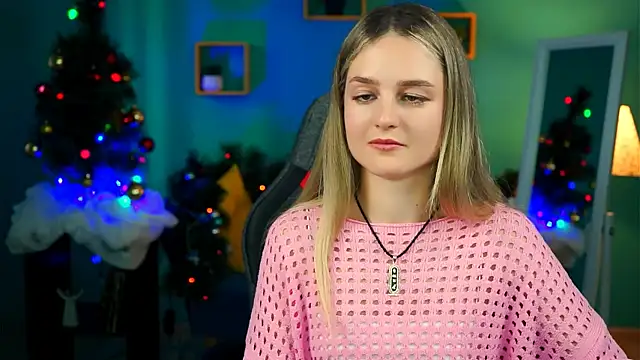 Snapshot of DeboraLarson chatting on December 17, 10:01 am DeboraLarson online show from December 17, 10:01 am