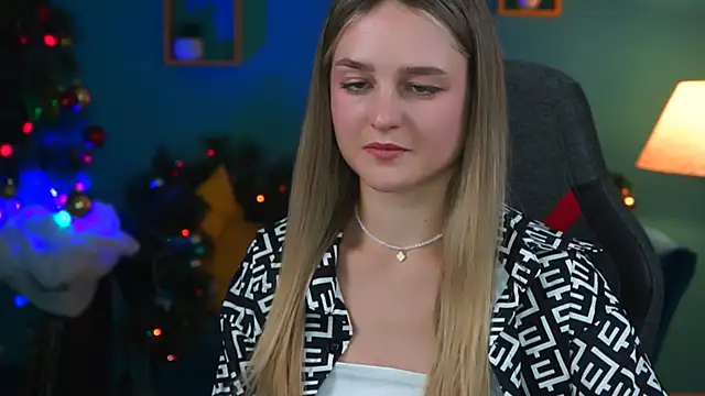 Snapshot of DeboraLarson chatting on December 20, 7:12 am DeboraLarson online show from December 20, 7:12 am