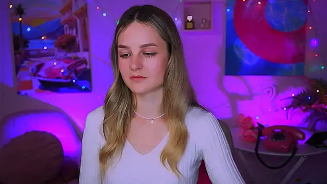 Snapshot of DeboraLarson chatting on December 25, 7:14 am DeboraLarson online show from December 25, 7:14 am