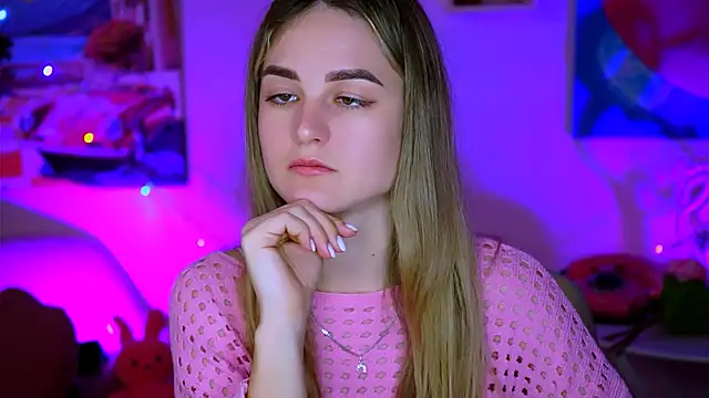 Snapshot of DeboraLarson chatting on February 15, 4:25 am DeboraLarson online show from February 15, 4:25 am