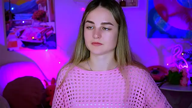 Snapshot of DeboraLarson chatting on February 15, 10:33 am DeboraLarson online show from February 15, 10:33 am