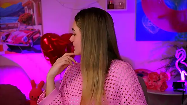 Snapshot of DeboraLarson chatting on February 22, 6:39 am DeboraLarson online show from February 22, 6:39 am