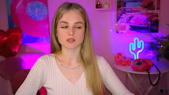 Snapshot of DeboraLarson chatting on March 10, 6:49 am DeboraLarson online show from March 10, 6:49 am