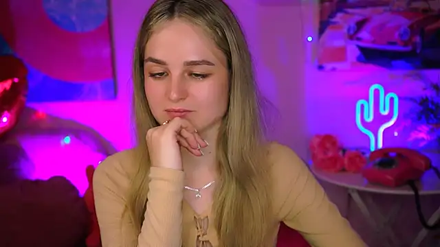 Snapshot of DeboraLarson chatting on March 11, 10:18 am DeboraLarson online show from March 11, 10:18 am