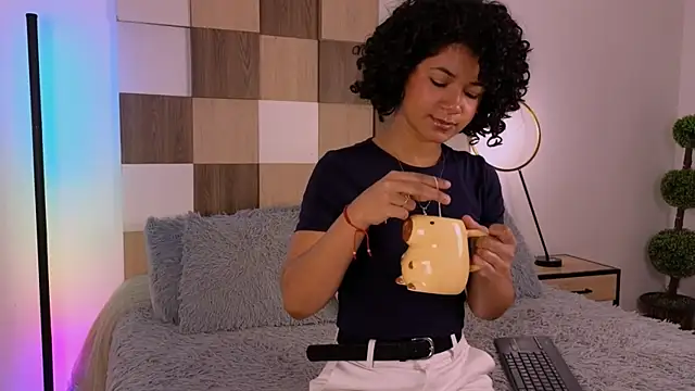 Snapshot of Adele_Carter_ chatting on November 7, 11:32 am Adele Carter online show from November 7, 11:32 am