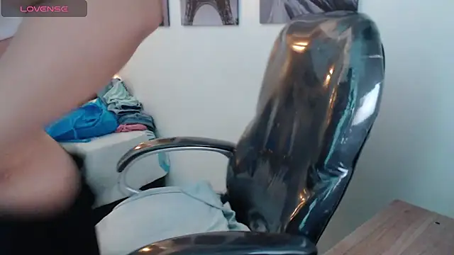 candiapole online show from December 18, 9:37 am