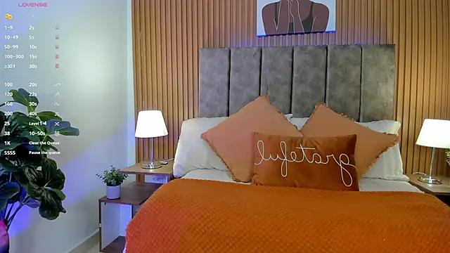 StacyWoods online show from October 25, 3:40 pm