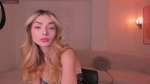 StacyWoods online show from July 10, 11:13 am