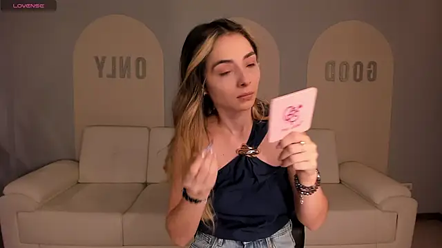 StacyWoods online show from July 22, 11:46 am