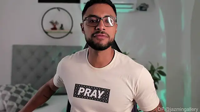 LiamGarcia1 online show from December 29, 12:45 pm