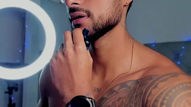 LiamGarcia1 online show from January 2, 4:02 pm