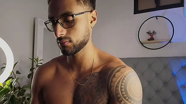 LiamGarcia1 online show from January 16, 6:27 pm