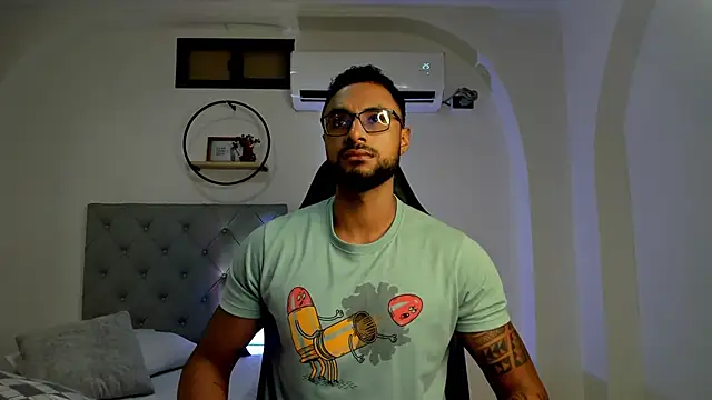 LiamGarcia1 online show from February 19, 12:33 pm