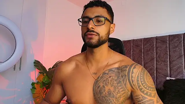 LiamGarcia1 online show from December 3, 3:21 pm