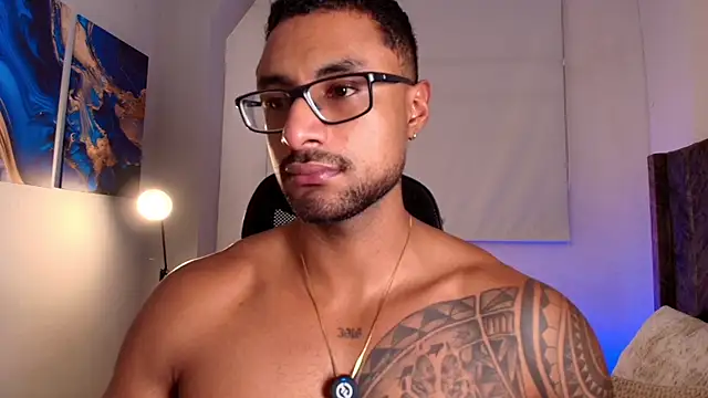 Snapshot of LiamGarcia1 chatting on May 7, 2:28 am LiamGarcia1 online show from May 7, 2:28 am