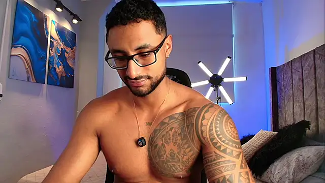 Snapshot of LiamGarcia1 chatting on May 16, 3:22 pm LiamGarcia1 online show from May 16, 3:22 pm