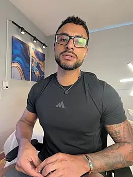 Snapshot of LiamGarcia1 chatting on May 23, 4:22 pm LiamGarcia1 online show from May 23, 4:22 pm