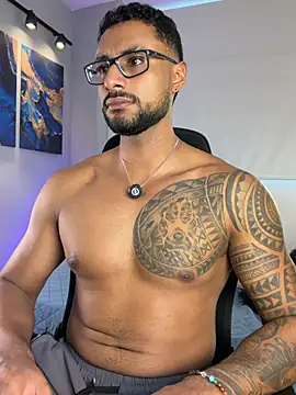 Snapshot of LiamGarcia1 chatting on May 28, 4:26 pm LiamGarcia1 online show from May 28, 4:26 pm