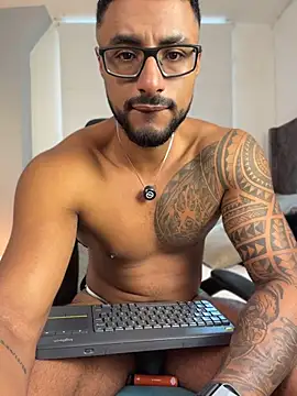 Snapshot of LiamGarcia1 chatting on June 16, 2:52 pm LiamGarcia1 online show from June 16, 2:52 pm