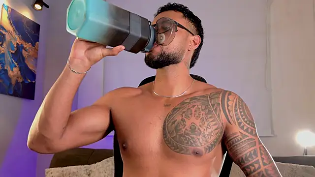 LiamGarcia1 online show from June 28, 8:37 pm