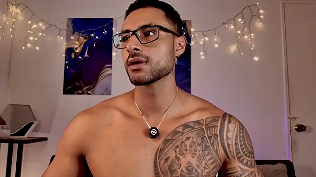 LiamGarcia1 online show from July 23, 3:43 pm