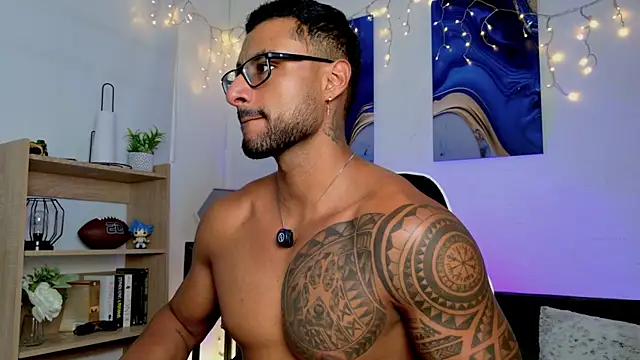 LiamGarcia1 online show from August 1, 7:35 pm