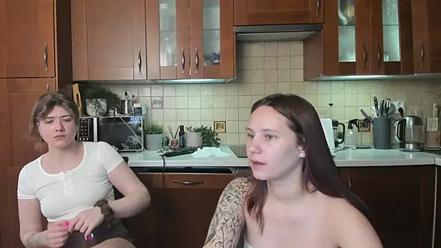 Snapshot of HotCaramellsTV chatting on June 26, 8:19 am HotCaramellsTV online show from June 26, 8:19 am