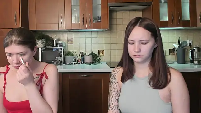 Snapshot of HotCaramellsTV chatting on June 27, 8:08 am HotCaramellsTV online show from June 27, 8:08 am