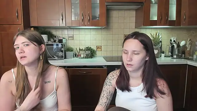Snapshot of HotCaramellsTV chatting on July 20, 8:06 am HotCaramellsTV online show from July 20, 8:06 am