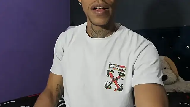 Snapshot of Salomon_koude chatting on February 6, 10:46 pm Salomon koude online show from February 6, 10:46 pm