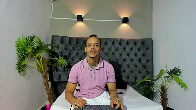 Snapshot of Salomon_koude chatting on May 10, 6:57 pm Salomon koude online show from May 10, 6:57 pm