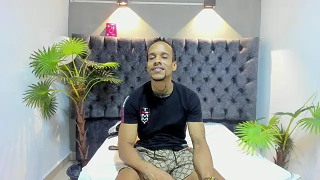 Snapshot of Salomon_koude chatting on May 24, 12:26 am Salomon koude online show from May 24, 12:26 am
