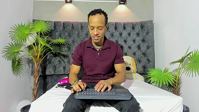 Snapshot of Salomon_koude chatting on June 1, 1:13 pm Salomon koude online show from June 1, 1:13 pm