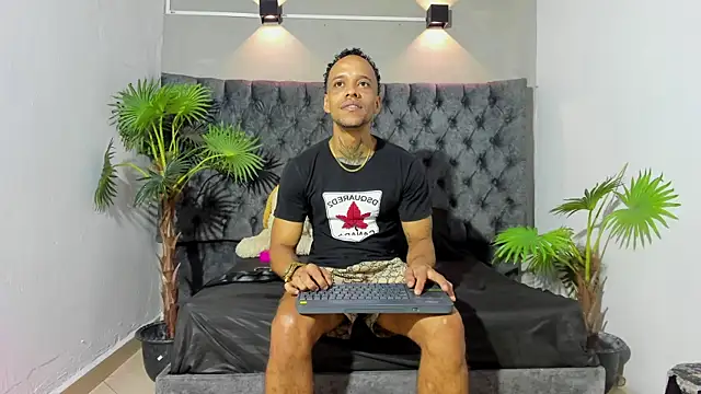Snapshot of Salomon_koude chatting on June 7, 4:22 pm Salomon koude online show from June 7, 4:22 pm