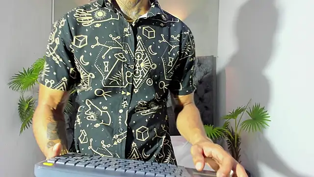 Snapshot of Salomon_koude chatting on June 17, 1:52 am Salomon koude online show from June 17, 1:52 am