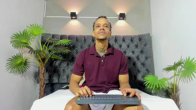 Snapshot of Salomon_koude chatting on June 18, 11:58 am Salomon koude online show from June 18, 11:58 am