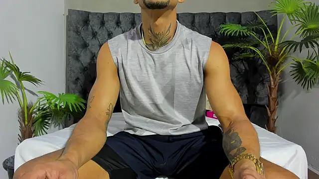 Snapshot of Salomon_koude chatting on June 20, 4:43 pm Salomon koude online show from June 20, 4:43 pm