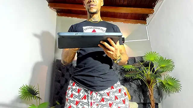 Snapshot of Salomon_koude chatting on June 23, 4:21 am Salomon koude online show from June 23, 4:21 am