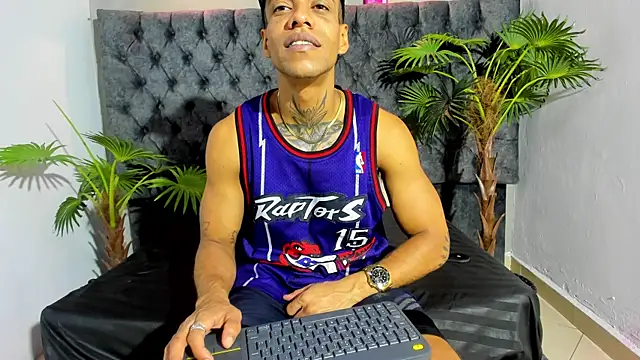 Snapshot of Salomon_koude chatting on June 25, 12:31 pm Salomon koude online show from June 25, 12:31 pm