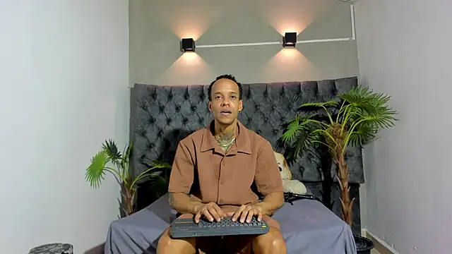 Snapshot of Salomon_koude chatting on July 4, 5:08 pm Salomon koude online show from July 4, 5:08 pm