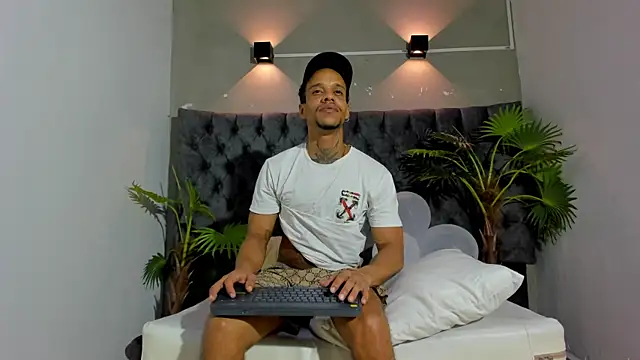 Snapshot of Salomon_koude chatting on July 30, 4:22 am Salomon koude online show from July 30, 4:22 am