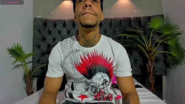 Snapshot of Salomon_koude chatting on August 1, 12:37 pm Salomon koude online show from August 1, 12:37 pm