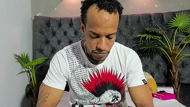 Snapshot of Salomon_koude chatting on August 4, 12:41 pm Salomon koude online show from August 4, 12:41 pm
