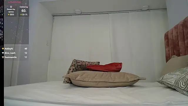 Snapshot of sussy_leon chatting on February 6, 7:29 pm sussy leon online show from February 6, 7:29 pm