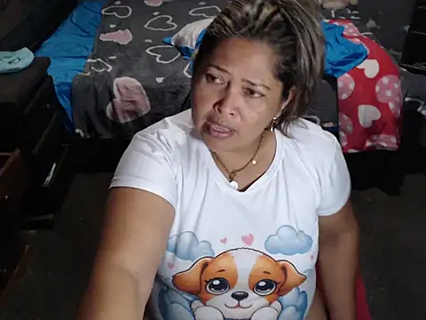 Snapshot of CANDYSWEET51 chatting on May 10, 12:05 am CANDYSWEET51 online show from May 10, 12:05 am