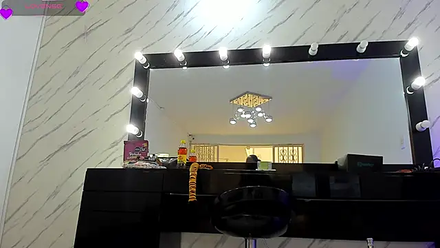 ElisabethMassey online show from October 31, 1:56 pm