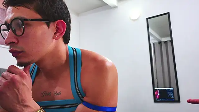 Snapshot of Thor_Dosson chatting on December 8, 10:57 pm Thor Dosson online show from December 8, 10:57 pm