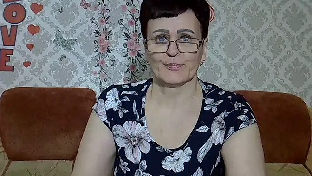 PaulaGolden online show from April 27, 7:45 pm