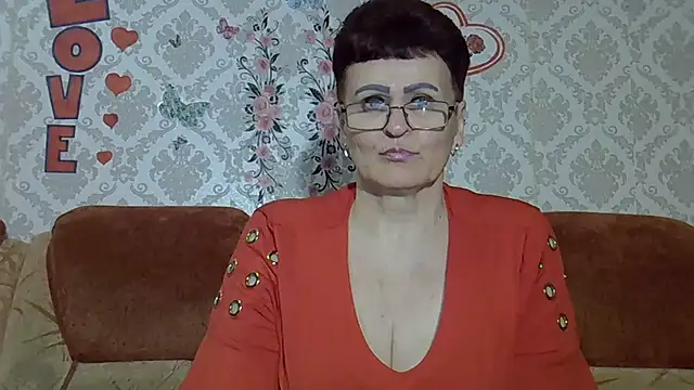 Snapshot of PaulaGolden chatting on June 5, 5:51 pm PaulaGolden online show from June 5, 5:51 pm