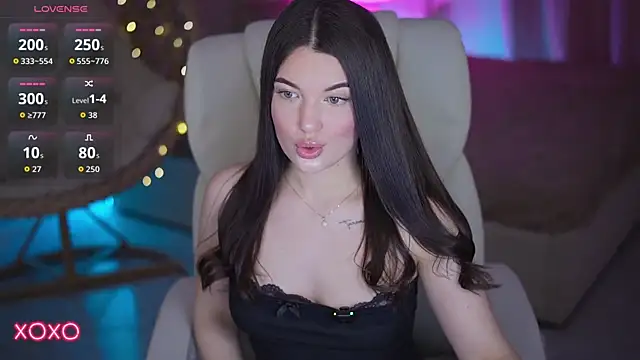 YourLolaBunny online show from April 29, 7:09 pm